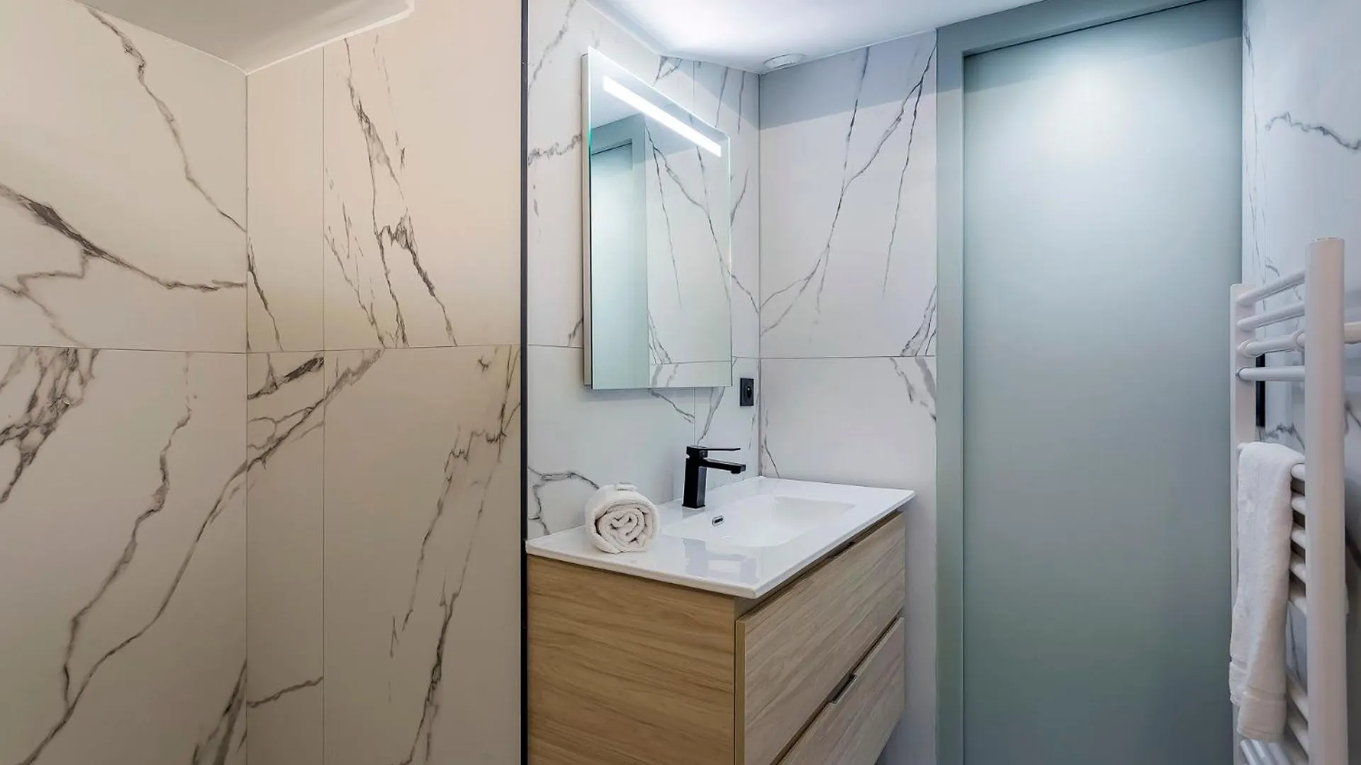 Love hotel Suite Romantique Balneo Centre Lyon France