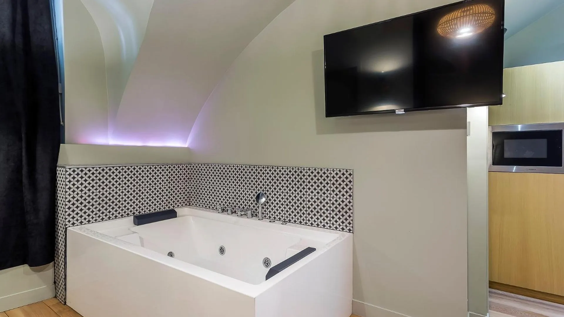 Suite Romantique Balneo Centre Lyon 0*,