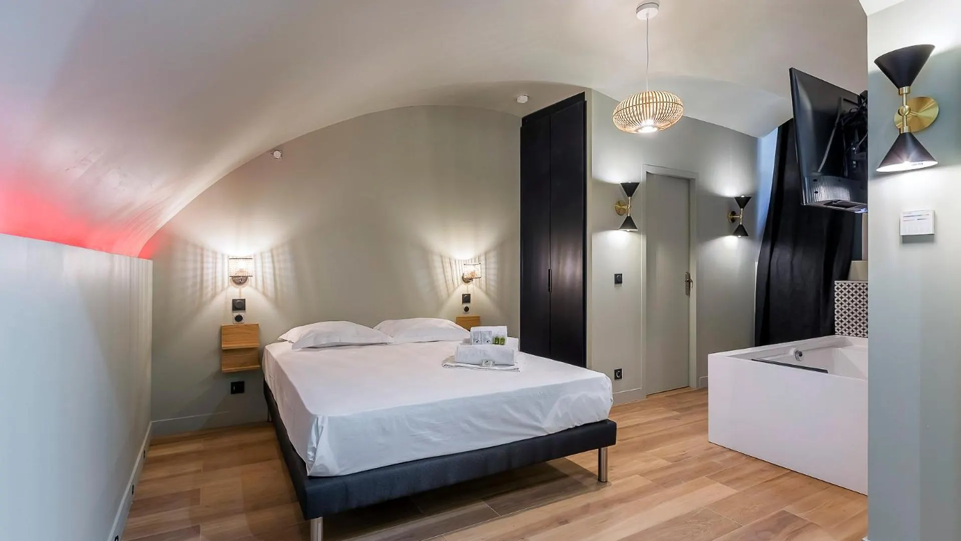 Suite Romantique Balneo Centre Lyon Liebeshotel